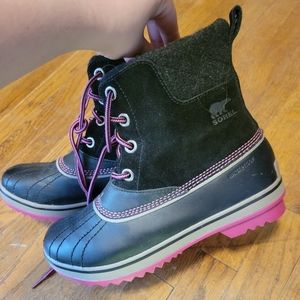 Like New Sorel Black and Pink Lace Up Rubber Bottom Snow Boots